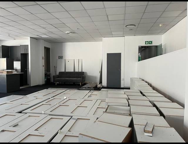 BUSINESS PROPERTY TO RENT IN CLAREMONT